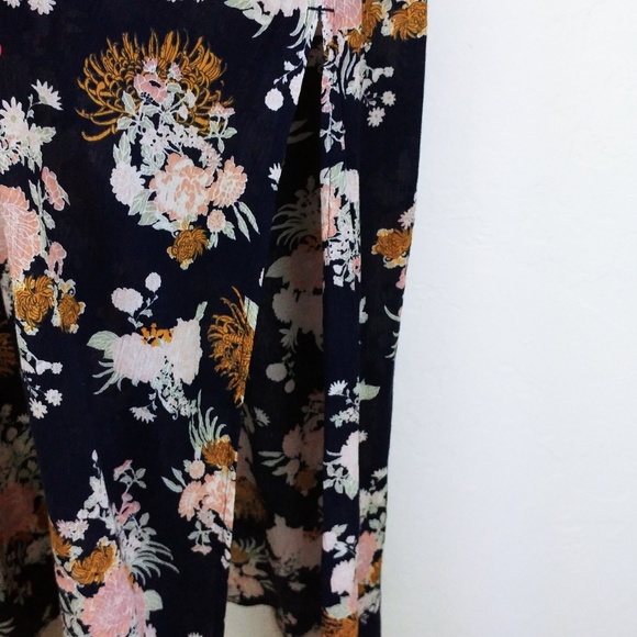 Melrose and Market Short Sleeve Walkthru Tunic. G6 - Picture 6 of 7